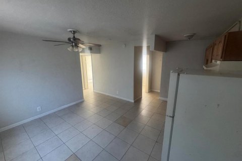 Apartamento en alquiler en West Park, Florida, 3 dormitorios, 264.77 m2 № 2088210 - foto 2