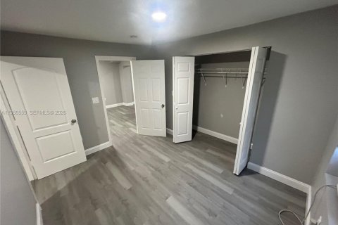 Casa en alquiler en Miami, Florida, 3 dormitorios, 120.96 m2 № 2010438 - foto 10