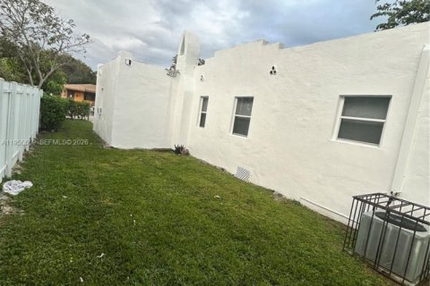 Casa en alquiler en Miami, Florida, 3 dormitorios, 120.96 m2 № 2010438 - foto 20