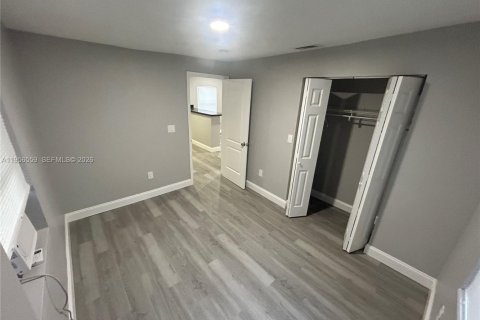 Casa en alquiler en Miami, Florida, 3 dormitorios, 120.96 m2 № 2010438 - foto 15