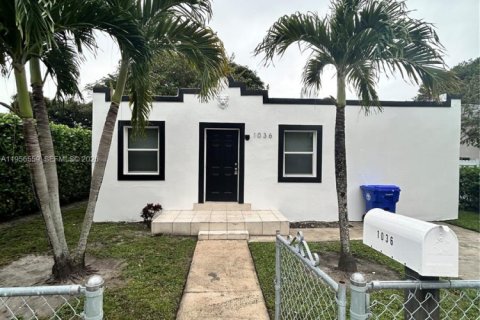 Casa en Miami, Florida 3 dormitorios, 120.96 m2 № 2010438