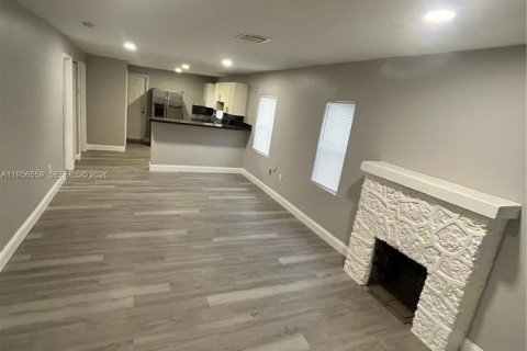 Casa en alquiler en Miami, Florida, 3 dormitorios, 120.96 m2 № 2010438 - foto 13