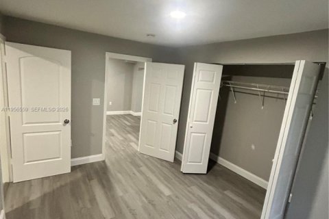 Casa en alquiler en Miami, Florida, 3 dormitorios, 120.96 m2 № 2010438 - foto 11