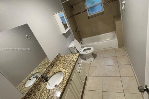 Casa en alquiler en Miami, Florida, 3 dormitorios, 120.96 m2 № 2010438 - foto 14