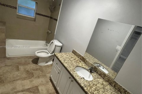 Casa en alquiler en Miami, Florida, 3 dormitorios, 120.96 m2 № 2010438 - foto 12