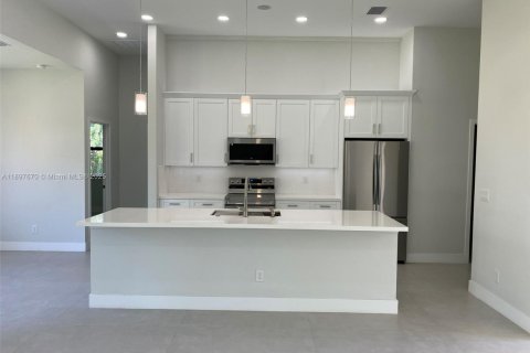 Villa ou maison à vendre à Lehigh Acres, Floride: 3 chambres, 147.71 m2 № 1950603 - photo 10