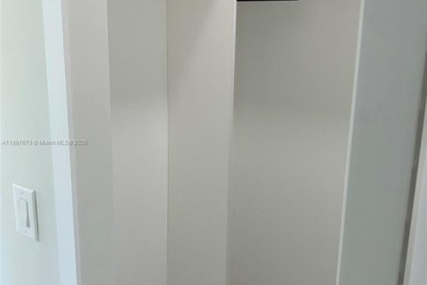 Villa ou maison à vendre à Lehigh Acres, Floride: 3 chambres, 147.71 m2 № 1950603 - photo 25