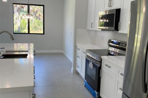 Villa ou maison à vendre à Lehigh Acres, Floride: 3 chambres, 147.71 m2 № 1950603 - photo 14