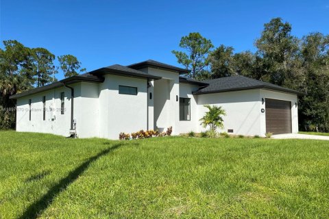Villa ou maison à vendre à Lehigh Acres, Floride: 3 chambres, 147.71 m2 № 1950603 - photo 4