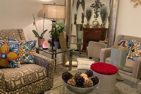 Townhouse in Florida City, Florida 3 bedrooms, 141.86 sq.m. № 2013210 - photo 2