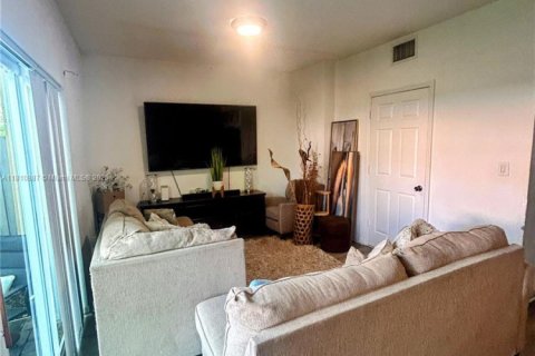 Townhouse in Florida City, Florida 3 bedrooms, 141.86 sq.m. № 2013210 - photo 6