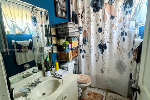 Townhouse in Florida City, Florida 3 bedrooms, 141.86 sq.m. № 2013210 - photo 17