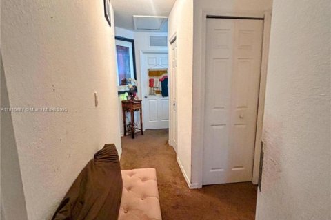 Townhouse in Florida City, Florida 3 bedrooms, 141.86 sq.m. № 2013210 - photo 18