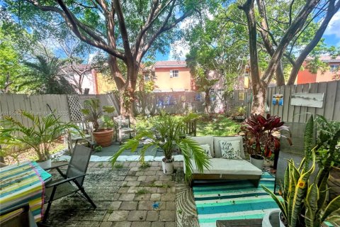 Townhouse in Florida City, Florida 3 bedrooms, 141.86 sq.m. № 2013210 - photo 20