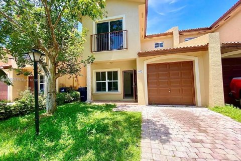 Townhouse in Florida City, Florida 3 bedrooms, 141.86 sq.m. № 2013210