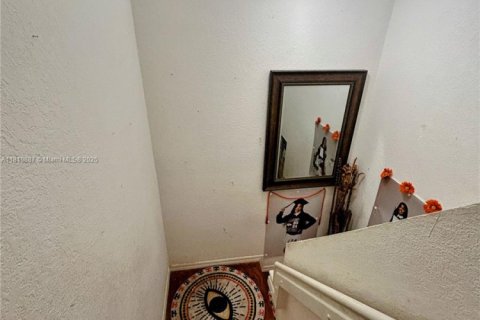 Townhouse in Florida City, Florida 3 bedrooms, 141.86 sq.m. № 2013210 - photo 19