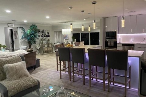 Villa ou maison à louer à Hollywood, Floride: 3 chambres, 205.78 m2 № 1975265 - photo 3