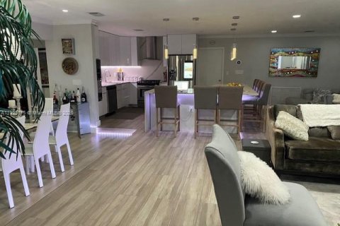 Villa ou maison à louer à Hollywood, Floride: 3 chambres, 205.78 m2 № 1975265 - photo 7