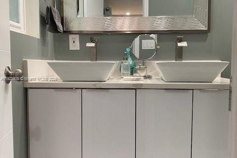 Villa ou maison à louer à Hollywood, Floride: 3 chambres, 205.78 m2 № 1975265 - photo 9