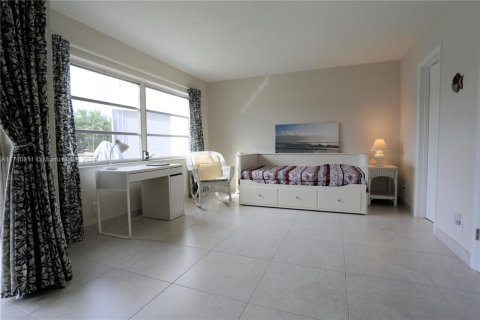 Copropriété à louer à Hallandale Beach, Floride: 1 chambre, 97.55 m2 № 1895259 - photo 13