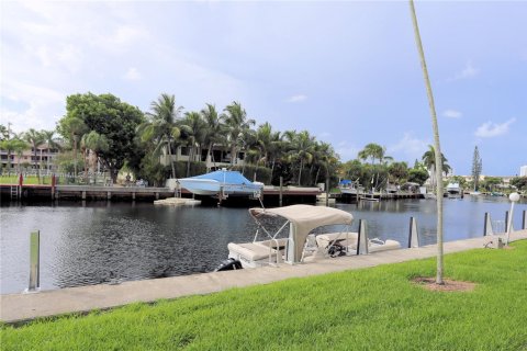 Copropriété à louer à Hallandale Beach, Floride: 1 chambre, 97.55 m2 № 1895259 - photo 24