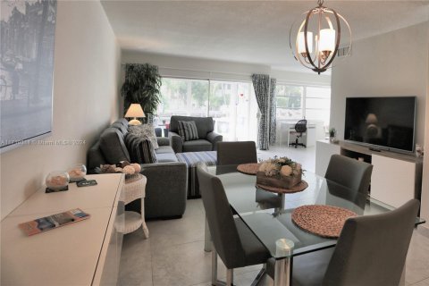 Copropriété à louer à Hallandale Beach, Floride: 1 chambre, 97.55 m2 № 1895259 - photo 7