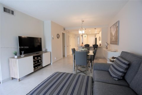 Copropriété à louer à Hallandale Beach, Floride: 1 chambre, 97.55 m2 № 1895259 - photo 8