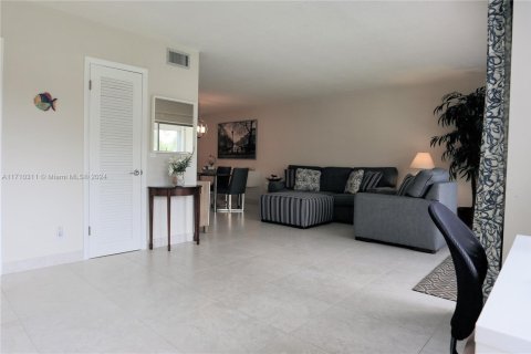 Copropriété à louer à Hallandale Beach, Floride: 1 chambre, 97.55 m2 № 1895259 - photo 12