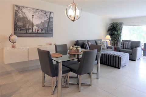 Copropriété à louer à Hallandale Beach, Floride: 1 chambre, 97.55 m2 № 1895259 - photo 6