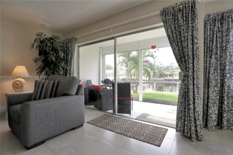 Copropriété à louer à Hallandale Beach, Floride: 1 chambre, 97.55 m2 № 1895259 - photo 11