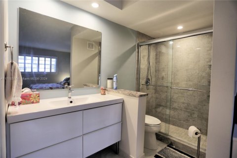 Copropriété à louer à Hallandale Beach, Floride: 1 chambre, 97.55 m2 № 1895259 - photo 17