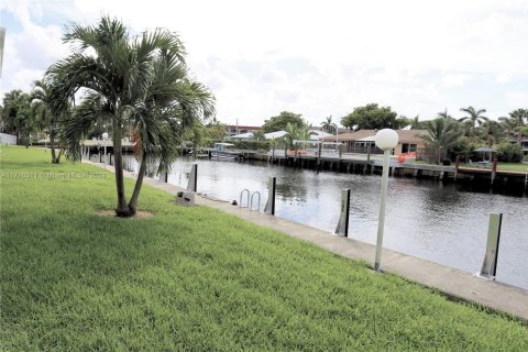 Copropriété à louer à Hallandale Beach, Floride: 1 chambre, 97.55 m2 № 1895259 - photo 25