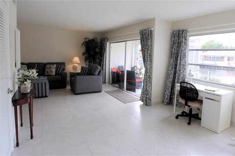 Copropriété à louer à Hallandale Beach, Floride: 1 chambre, 97.55 m2 № 1895259 - photo 19