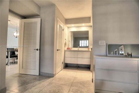 Copropriété à louer à Hallandale Beach, Floride: 1 chambre, 97.55 m2 № 1895259 - photo 16