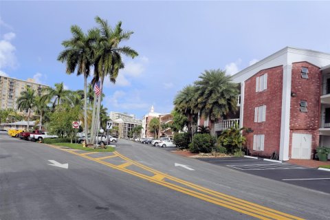 Copropriété à louer à Hallandale Beach, Floride: 1 chambre, 97.55 m2 № 1895259 - photo 30