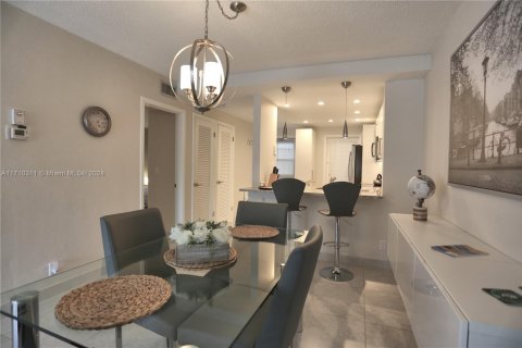 Copropriété à louer à Hallandale Beach, Floride: 1 chambre, 97.55 m2 № 1895259 - photo 5