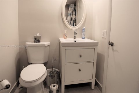 Copropriété à louer à Hallandale Beach, Floride: 1 chambre, 97.55 m2 № 1895259 - photo 20