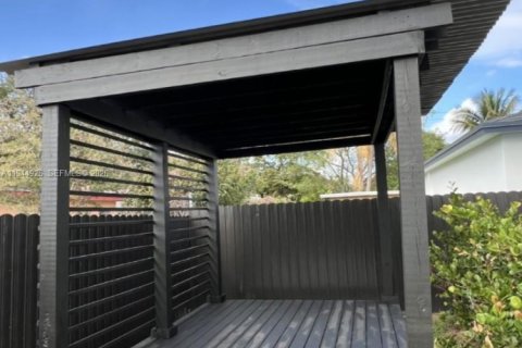 House in Miami, Florida 3 bedrooms № 2003013 - photo 12