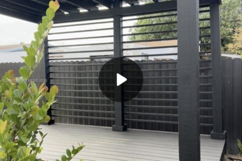 House in Miami, Florida 3 bedrooms № 2003013 - photo 11