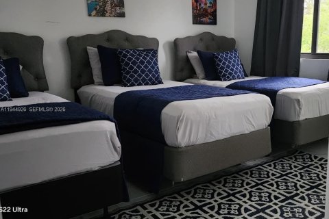 House in Miami, Florida 3 bedrooms № 2003013 - photo 10