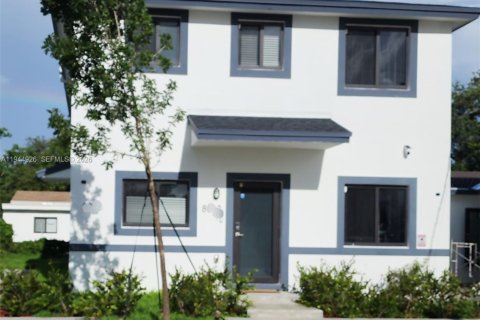 House in Miami, Florida 3 bedrooms № 2003013