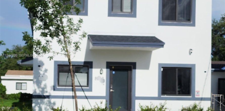 House in Miami, Florida 3 bedrooms № 2003013