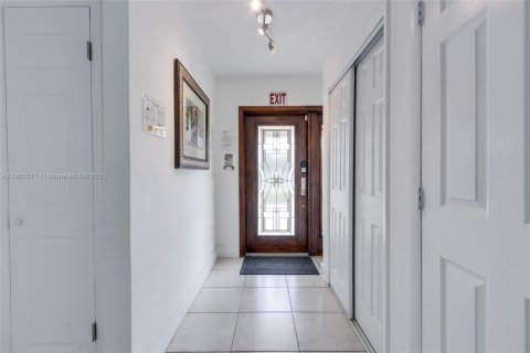 Снять в аренду виллу или дом в Холливуд, Флорида 4 спальни, 146.14м2, № 1956262 - фото 4