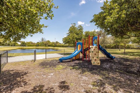 Townhouse in Plantation, Florida 3 bedrooms, 150.13 sq.m. № 1887770 - photo 28
