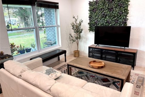 Купить виллу или дом в Майами, Флорида 3 спальни, 111.85м2, № 2052194 - фото 2