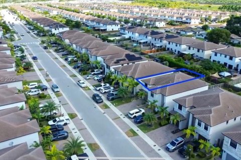 Adosado en venta en Homestead, Florida, 3 dormitorios, 153.38 m2 № 1974438 - foto 7