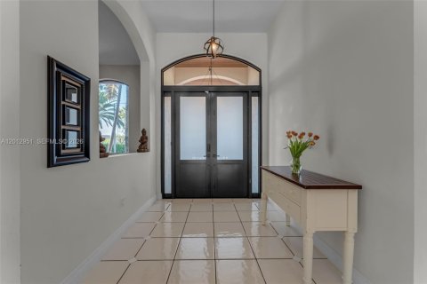 Casa en venta en Miami, Florida, 4 dormitorios, 290.69 m2 № 2076084 - foto 5