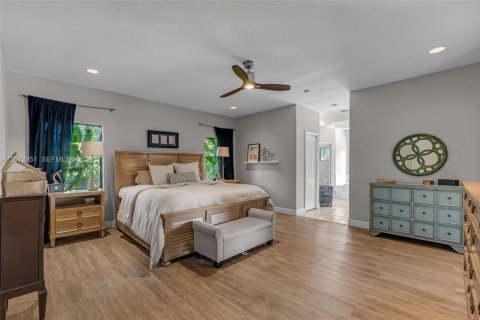 Casa en venta en Miami, Florida, 4 dormitorios, 290.69 m2 № 2076084 - foto 20