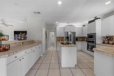 Casa en venta en Miami, Florida, 4 dormitorios, 290.69 m2 № 2076084 - foto 12