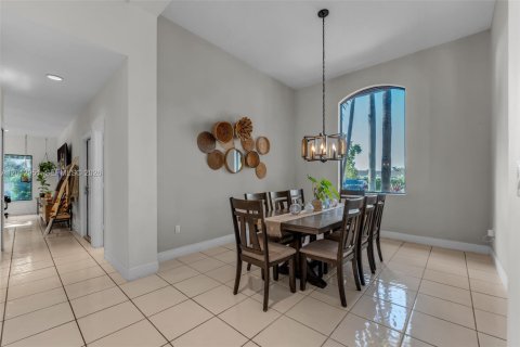 Casa en venta en Miami, Florida, 4 dormitorios, 290.69 m2 № 2076084 - foto 10